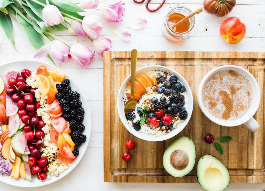 Variedad de alimentos saludables para el desayuno